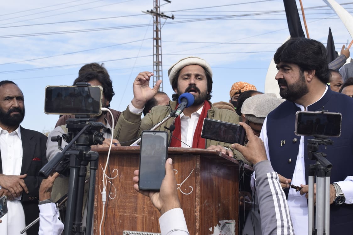 AbdusSamadkha's tweet photo. #مونږ_پخپله_خاوره_آمن_غواړو 
#امن_غواړو________امن_غواړو 
#ترهګردي_په_ضد_بنو_اولسی_پاڅون
#PSFPUKHTUNKHAWA #PSFBANNU https://t.co/Tvg3Mx8Q3i