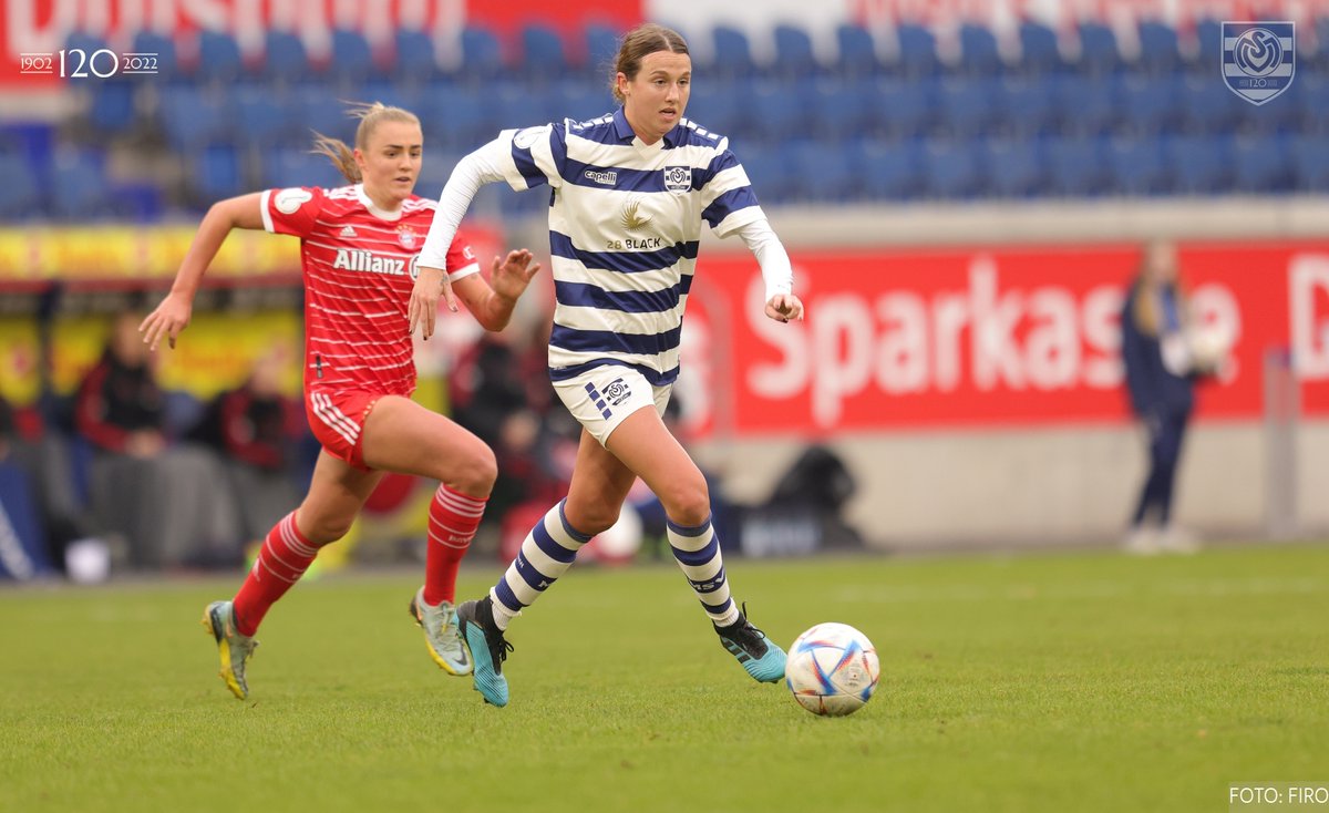 MSVDuisburg's tweet photo. Drei Punkte zum dritten Advent? 🕯️🕯️🕯️
Zum letzten Mal in 2022 öffnet eure arena die Pforten! Wie es unsere #ZebraFrauen im Derby gegen Essen angehen werden und was außerdem wichtig ist, zeigt der Vorbericht. 📰
➡️ https://t.co/M0PKXiz3Hk
#𝟙𝟚𝟘Jahre𝕄𝕊𝕍 #MSVSGS #DieLiga https://t.co/1sv0stjgVs