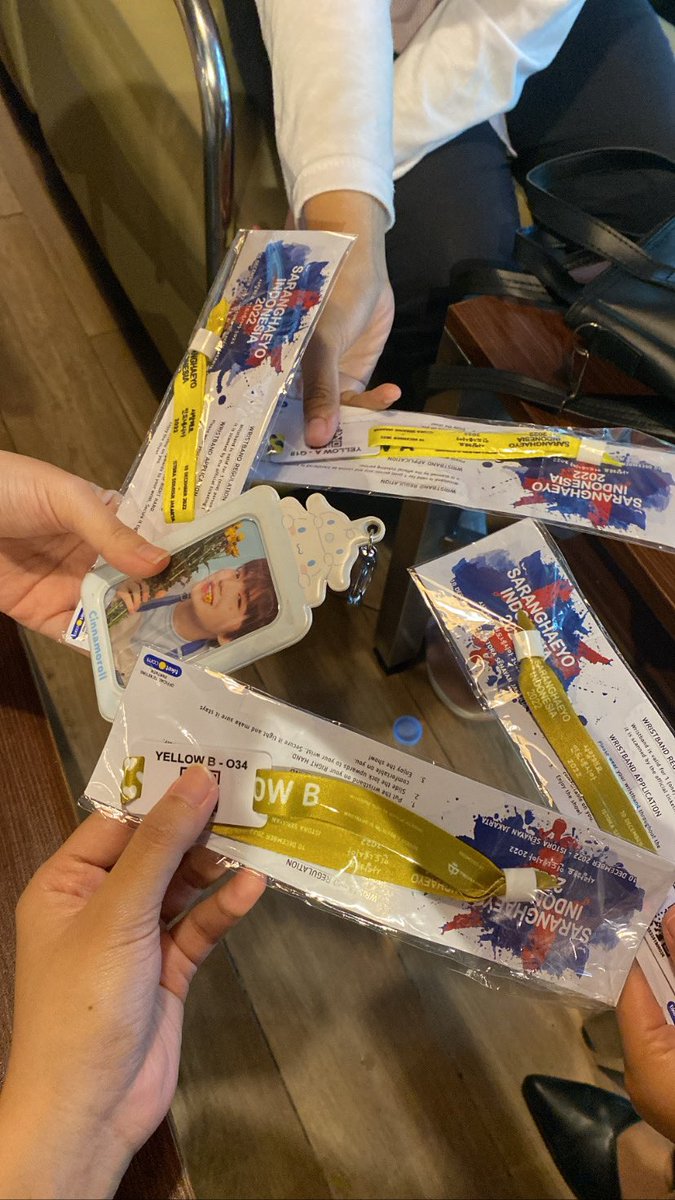 Naurasrd's tweet photo. Besok ketemu 10 bujang aaaaaaa @treasuremembers @ygtreasuremaker see u gaiisss🥹🥹❤️❤️❤️ https://t.co/LS905mH83q
