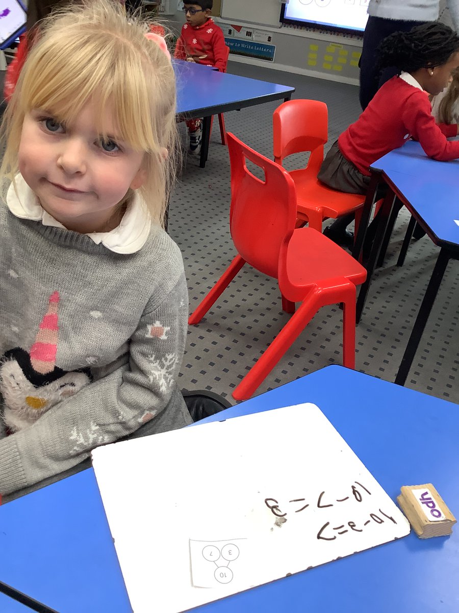 easterside_a's tweet photo. Class 8 have been working hard this week using their Maths skills, making Christingles and writing! #EastersideKS1 #EastersideCurriculum #EastersideMaths https://t.co/e5AvObkIwy