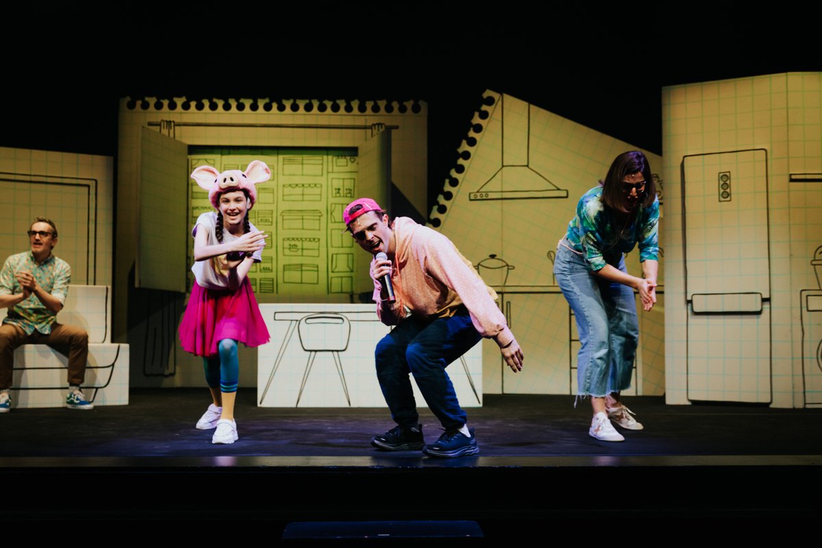 dagolldagom's tweet photo. ⭐️⭐️⭐️⭐️⭐️

"Bye Bye Monstre és un muntatge feliç i eficaç, que eixampla el nostre repertori de cançons i omple un buit important en la cartellera" ✍🏼 Núvol

Us esperem al @teatrepoliorama!

#dagolldagom #teatremusical #ByeByeMonstre https://t.co/ciuqWNbMws