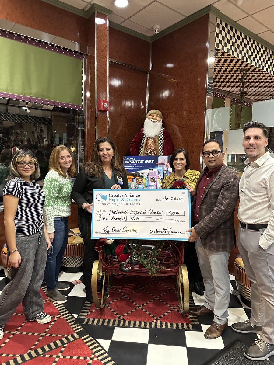 GreaterWay2Bank's tweet photo. This week, we’ve donated to the Hackensack Chamber Annual Toy Drive. Here at GAFCU, we believe it’s important to give back to your community whenever you can. We encourage you to support the small businesses and local nonprofits this holiday season! #holidays2022 #giveback https://t.co/nnMoXLojJY