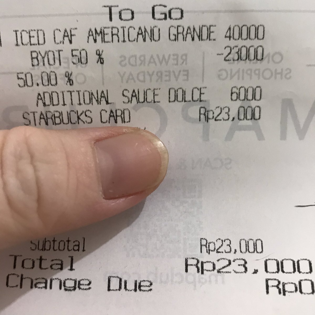 xanaducolor_'s tweet photo. 4. Iced Americano OTR (beda dgn americano biasa ya) + 2 pumps dolce syrup + 1pcs brown sugar + liquid cream (1 sloki under 30ml jg biar gratis wk). Bedanya yg ini dgn yg ke 3, ini jauh lebih oekat pait americanonya. Jd kalo lg butuh “kafein” banget aku pesen ini drpada yg no 3 https://t.co/rsliRK8GRN