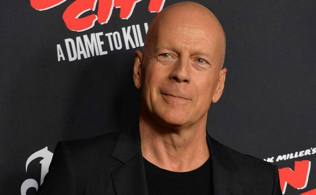 uncineshow's tweet photo. #ULTIMAHORA 🚨 
La familia de Bruce Willis informa que el actor se encuentra con su salud muy deteriorada por la Afasia que padece, piden un "milagro navideño" que lo ayude a recuperarse😢 #BruceWillis https://t.co/dtGdiqj4Mg