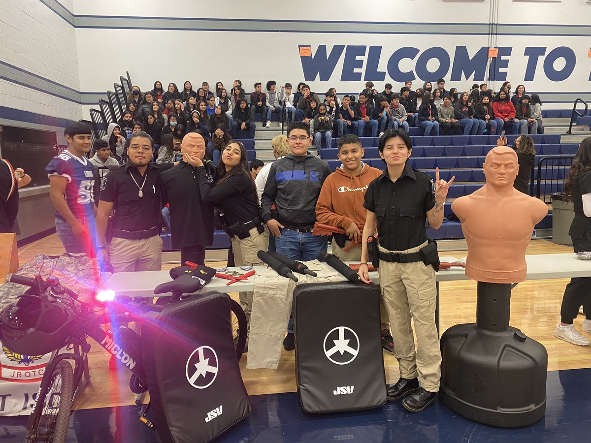 MvhsEnforcement's tweet photo. Our Law Enforcement Team Was Out Shinning A Light On Our Program Yesterday At The Pup Camp. Are You Ready To Be A Lobo? #mvhslobos #mountainviewfuture #lawenforcement1 #loboswillbeheard https://t.co/AKMxFEZpjN