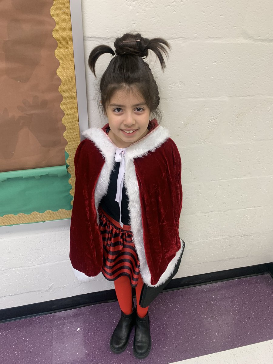 DebbieSkaggs8's tweet photo. We have the jolliest students and staff in town @HES_HCS as we learn and laugh our way through the 12 days before break! @Tyler_Teaches https://t.co/iwN3J7rOwh