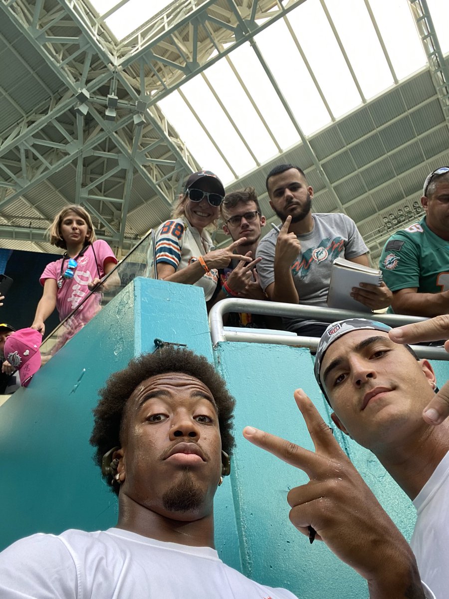 finatic1972's tweet photo. ALOHA Friday fam🤙🏼 Have a FINTASTIC DAY! 

#ProBowlVote TuaTagovailoa 
#ProBowlVote Terron Armstead 
#ProBowlVote Tyreek Hill 
#ProBowlVote Jaylen Waddle
#ProBowlVote Jevon Holland  
#ProBowlVote Jaelan Phillips 
#ProBowlVote Alec Ingold 
#ProBowlVote Xavien Howard 

#FinsUp https://t.co/7bSYmyNlnH