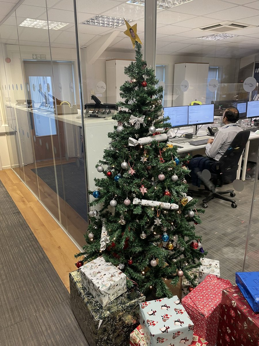 Leeboy25's tweet photo. @andrewpeach @FIFAWorldCup @BBCBerkshire A pretty dismal effort here at airbus helicopters in Oxford airport, only made better by the picture of me as the Christmas star 🫣🤩 https://t.co/ulFfOvG135