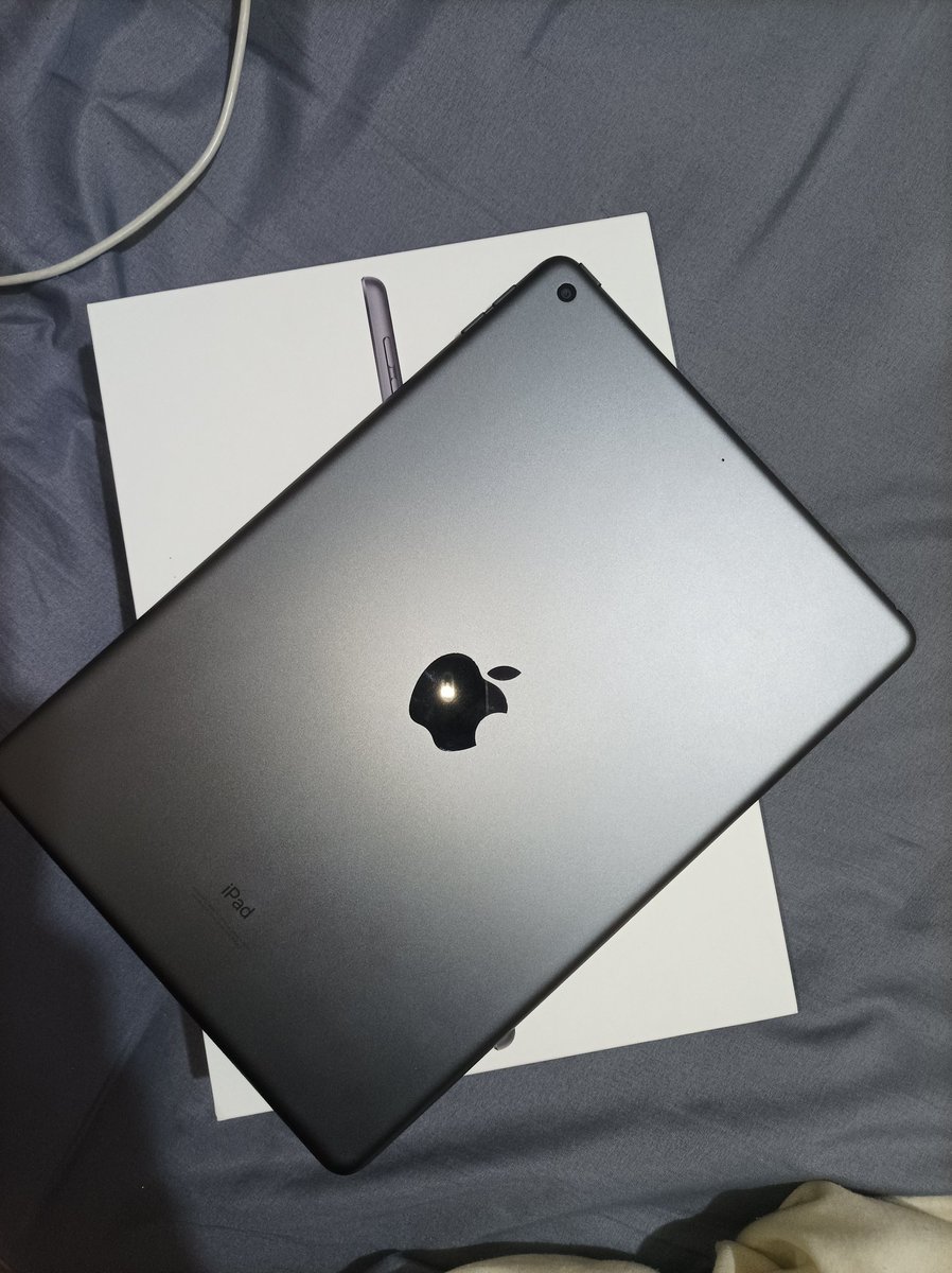 SRNP_B's tweet photo. ipad gen9 64GB  wifi 
ไม่มีตำหนิ่ ใช้มาได้เดือนกว่าเองเหมือนใหม่
อุปกรณ์ครบกล่องเลย
ติดฟิล์มกระดาษแล้วค่ะ มีของแถมให้เป็น กระเป๋าใส่น้องไอแพด+เคส+ปากกา
ราคา 10500 บาท ลดราคาแล้วงับ
นัดรับได้ตามแนว BTS MRT | ส่งฟรีค่ะ
#ไอแพดมือ2 #ไอแพดเพื่อการศึกษา #ไอแพดมือสอง #ส่งต่อไอแพด https://t.co/xWJIX1akxL