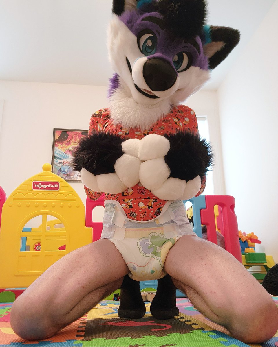 TheSmolEclipse's tweet photo. Small fox asks you to play
Comment = what would you want to play with ?
Retweet = check his diaper 
Like = snuggle time! https://t.co/afSj1q2uUP