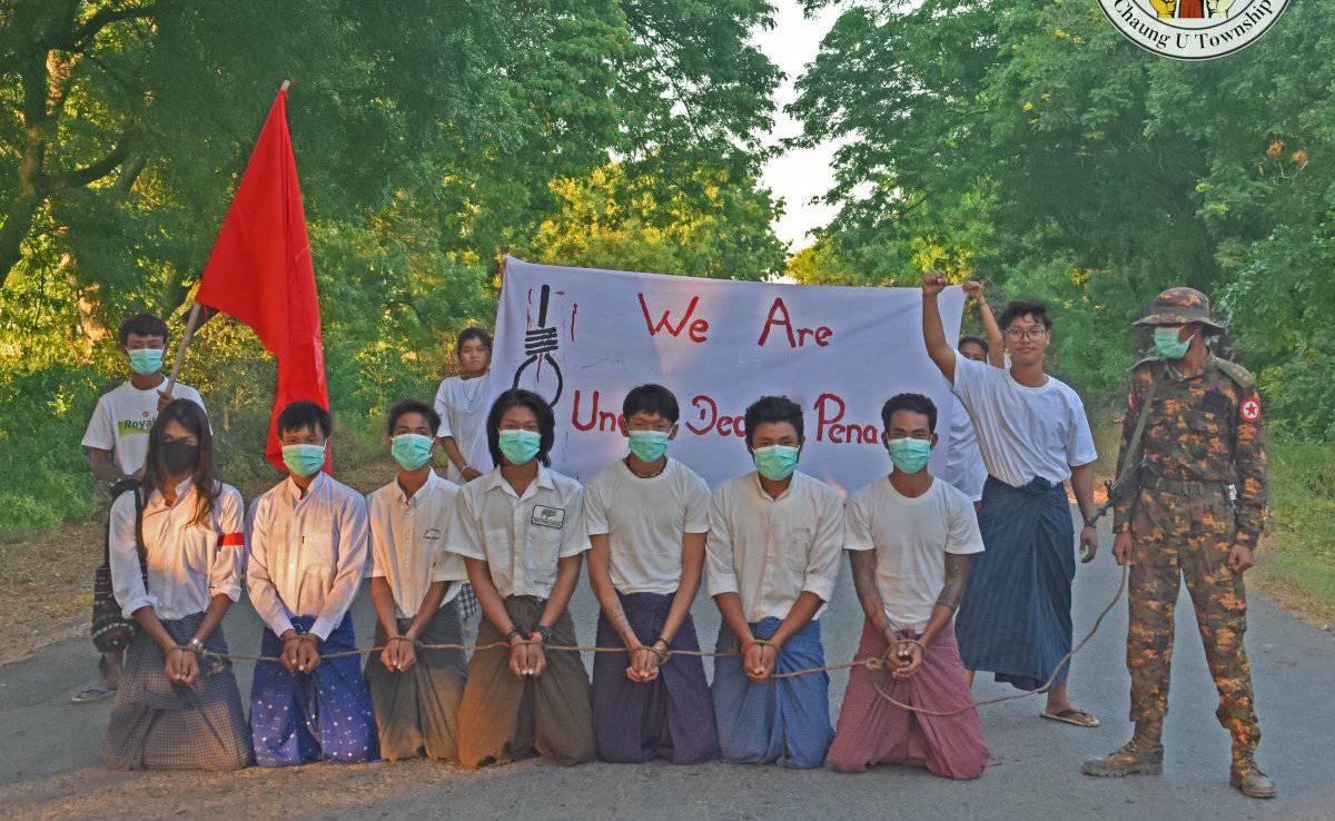 NantEiThandar's tweet photo. Chaung U Youth Resources Strike Committee joined demonstration & showed to stand with the 7 students from Dagon University who were sentenced to death by Junta.
#StopExecutingOurStudents
#StopExecutingOurFriends #HoldJuntaAccountable
#2022Dec9Coup
#WhatsHappeningInMyanmar https://t.co/DIwbagJ40U