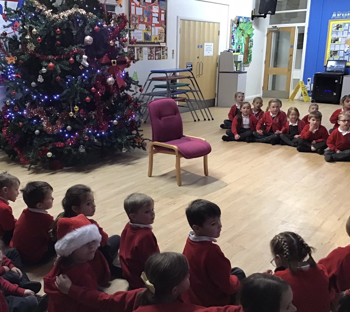 Someone’s coming!!🎅🏽<a href="/st_clifton/">Clifton Primary</a>