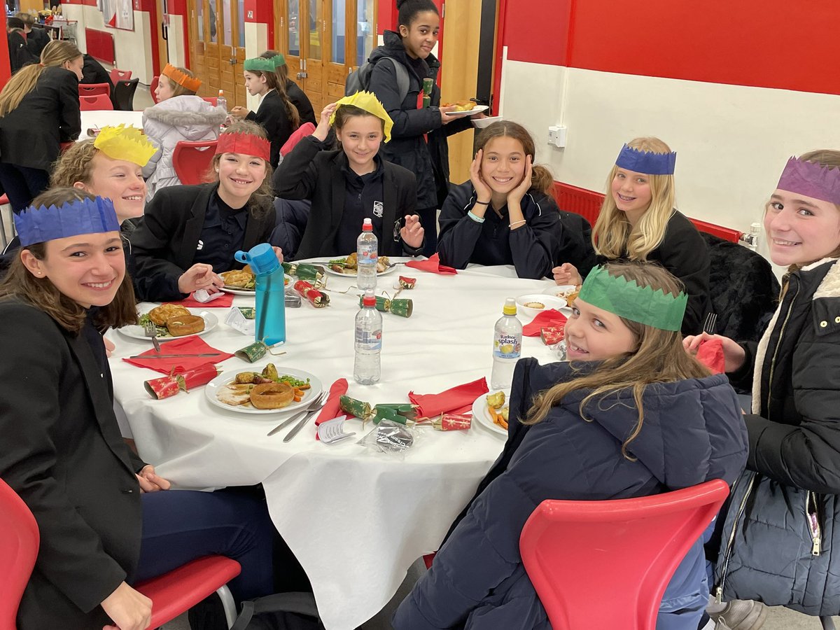 RodingValleyHS's tweet photo. Our amazing canteen staff have done us proud once again this year on #ChristmasDinner day! https://t.co/o6LXVOBhut