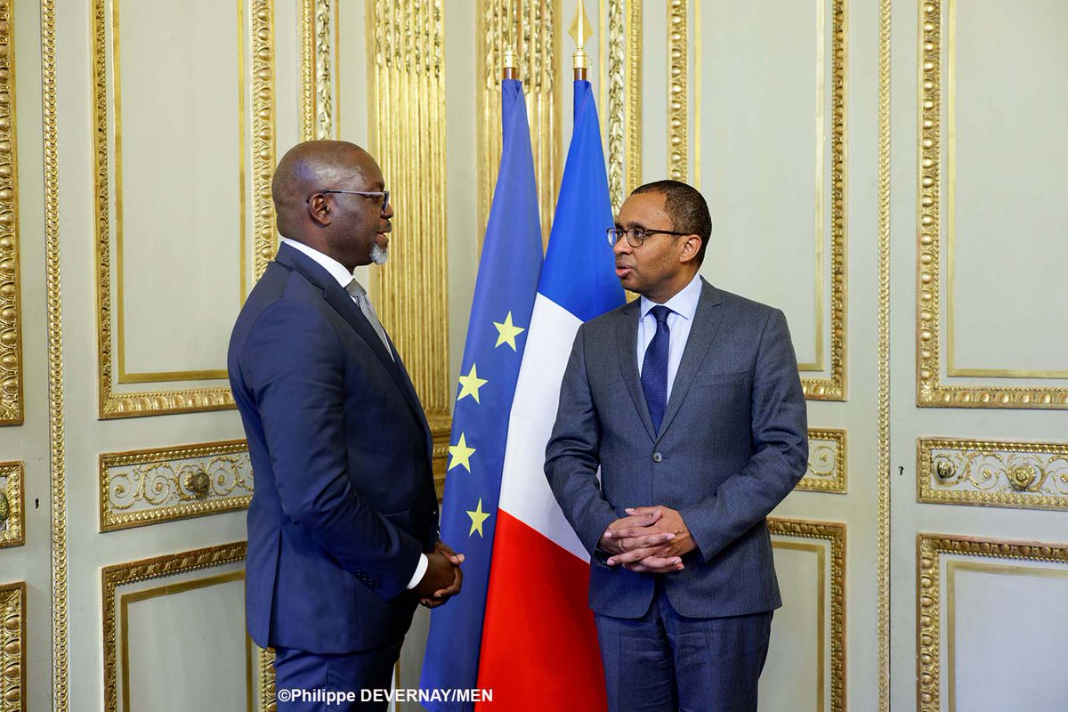 CONFEMEN's tweet photo. Le ministre PapNdiaye @education_gouv et le SG @babderamane échangent sur l'impact des programmes #PASEC #PACTE #Imaginecole sur les politiques éducatives et sur la préparation de la conférence de consensus #CNESCO et de la réunion du Bureau de la CONFEMEN (Roumanie 2023) https://t.co/QyoONNUus9
