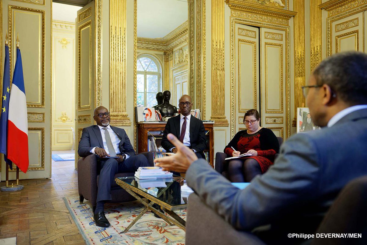 CONFEMEN's tweet photo. Le ministre PapNdiaye @education_gouv et le SG @babderamane échangent sur l'impact des programmes #PASEC #PACTE #Imaginecole sur les politiques éducatives et sur la préparation de la conférence de consensus #CNESCO et de la réunion du Bureau de la CONFEMEN (Roumanie 2023) https://t.co/QyoONNUus9
