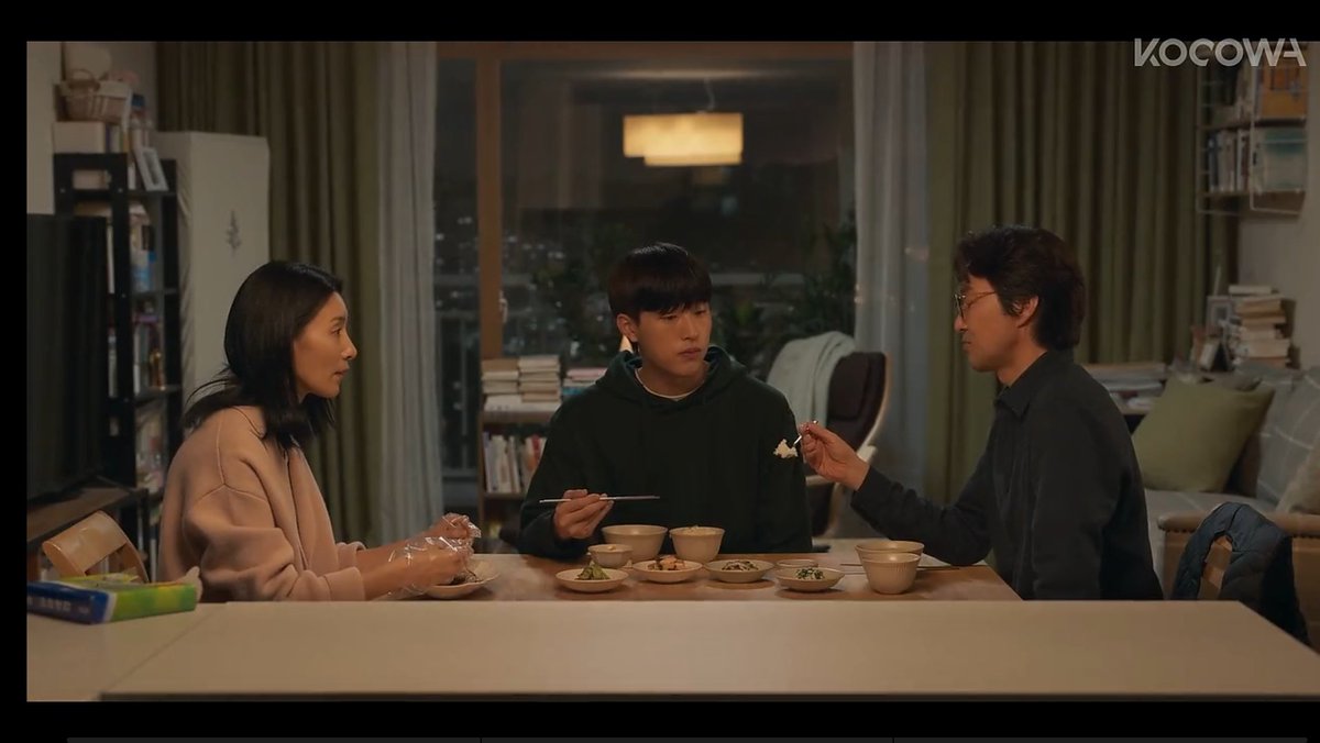 kdramatreats's tweet photo. #RecipeForFarewell is one of my fave ongoing dram, it's very heartwarming like the flow of the story is slowly killing me inside because we know how it'll ends 😭

The actors' lines and its narration are so beautifully written correlating them with the food they eat. https://t.co/vfwJ5XnpIm