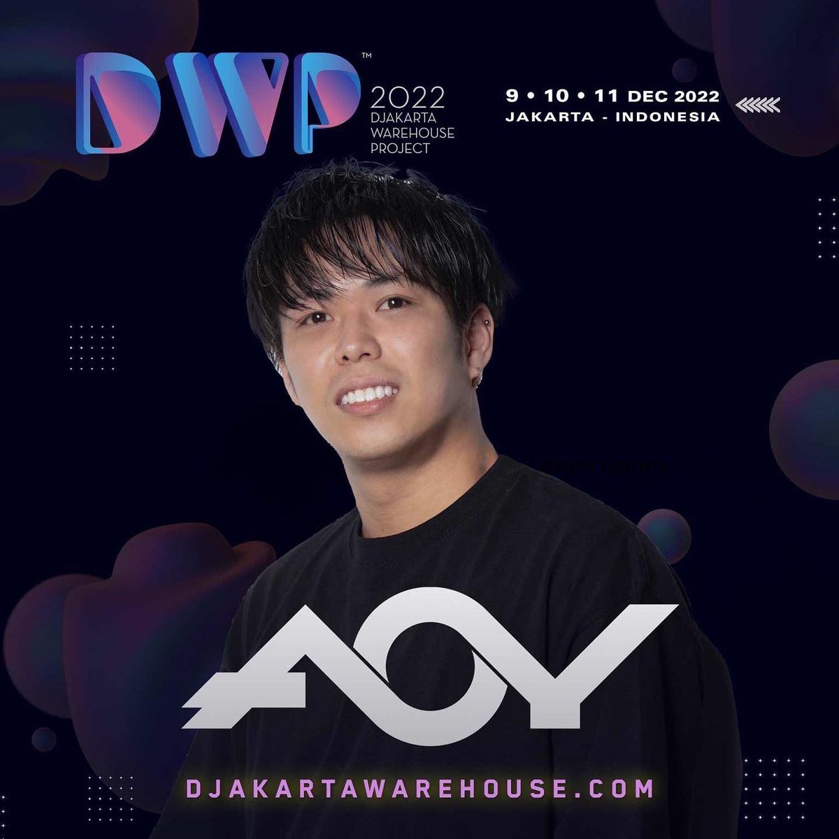 V2School's tweet photo. 当スクール講師の@dj__aoy が12/9〜11にインドネシア・ジャカルタで開催される野外フェス【Djakarta Werehouse Project】@DWPfest に出演します🎉

ワールドワイドな活動をしている講師陣を是非チェックして下さい🙌🏻

https://t.co/nyYK8qOfft
#dwp 
#v2tokyo
#v2tokyodjschool 
#dj 
#djschool https://t.co/PJwdVziIof
