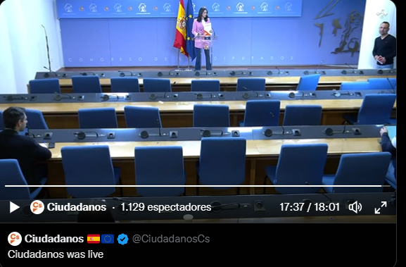 Patybooksreader's tweet photo. Inés Arrimadas convocando a una rueda de prensa de urgencia para pedir levantamiento de la gente en contra del Gobierno y como vemos NI UN GATO presente. https://t.co/WulL0Mfvja