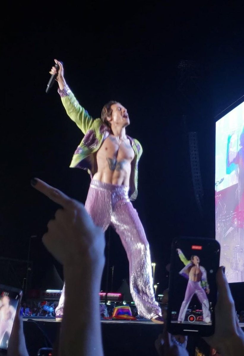 harry Styles pics tweet media