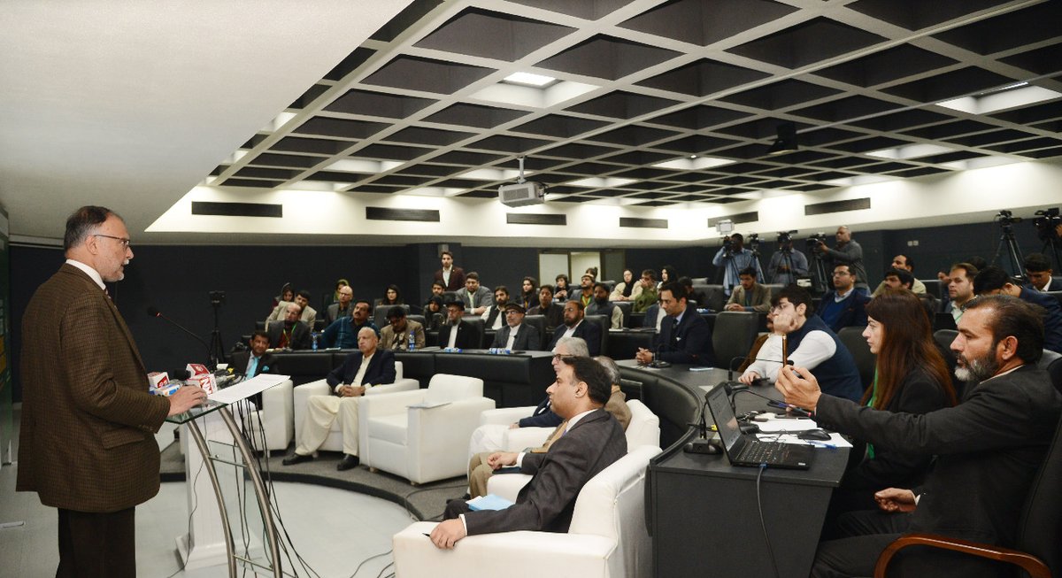 PlanComPakistan's tweet photo. Minister Ahsan Iqbal expressed confidence that #Governance #InnovationLab would find solutions to important problems including economic reforms. He said the government believes in practical steps to check corruption and ensure transparency.
#TurnAroundPakistan #GovInLab https://t.co/hjv5H4qjXn