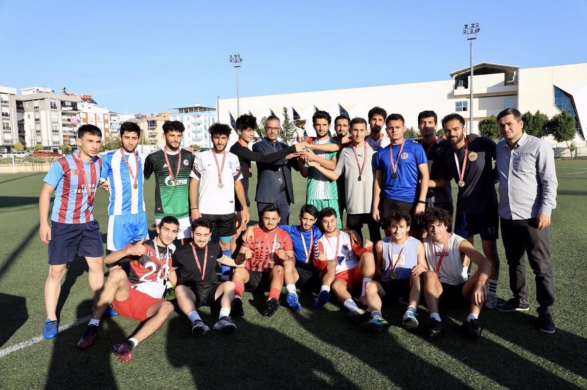 AntalyaKYGM's tweet photo. Yurtlar arası futbol turnuvasının final maçında Şehzade Korkut yurdu,Alanya  yurdunu 6-1 ilk skorla yenerek birinci oldu. 

Şehzade Korkut Yurdu öğrencilerimizi tebrik eder başarılarının devamını dileriz. https://t.co/KZkGuK6VDf