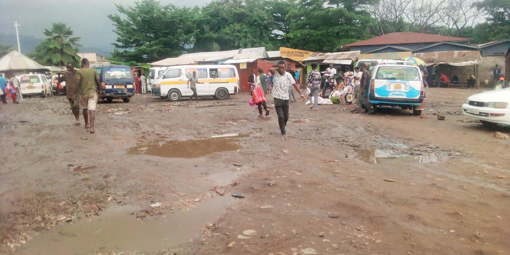 MweneKajekurya's tweet photo. Honestly, if I were in charge of the administrative entity where this filthy #Cotebu parking belongs, I'd either do something or resign. https://t.co/KSlFQ5f3OF