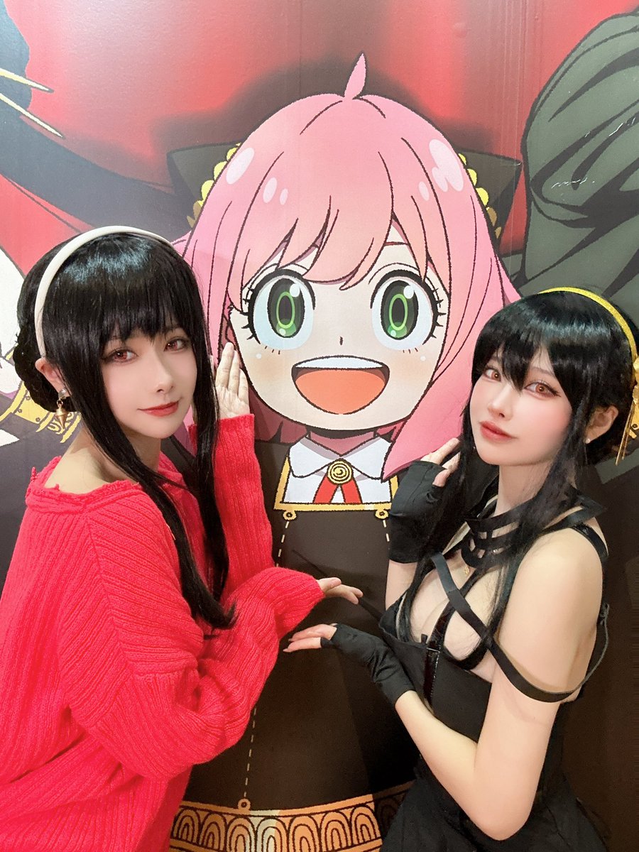 @Leo_aoi ちゃんと一緒にヨルのコスプレしてアニメイトカッフェ遊びに行った〜 https://t.co/pYgH6HlArG
