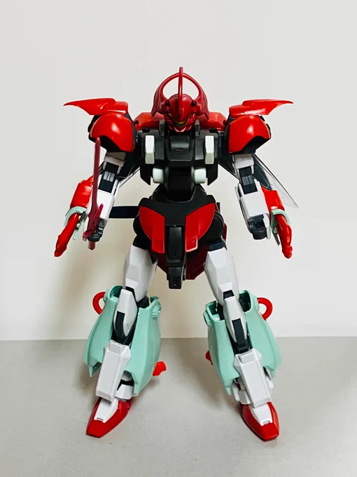ダリルバルデに旧キットのビルバインとEGストライクのミキシングしてみました。色塗ろうかと思ったけど、成型色が思った以上に似合ってるからこのままでいいかも。 
