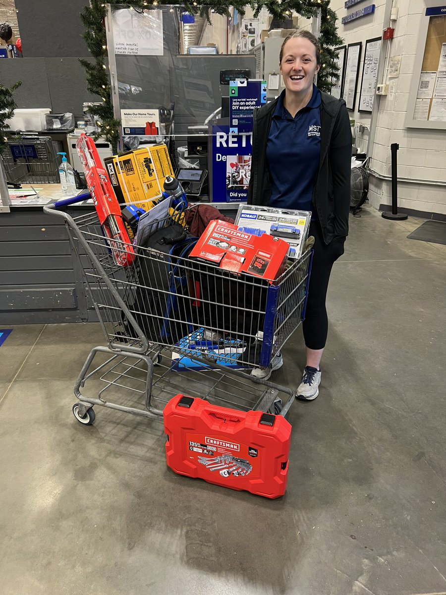 HUGE congratulations to Store 2918 (Prince George, VA) MSA Hayley on earning every bit of D899 MST of the week!  Hayley provided some exceptional customer service, which led to a $1k RWD! Awesome! <a href="/BlueBoxR1/">@BlueBoxR1</a> <a href="/BenitoKomadina/">Benito.Komadina@Lowes</a> <a href="/MYoungsonLowes/">Michael Youngson</a> <a href="/899Mst/">Shannon mst 899</a> <a href="/steveyoung456/">Steve Young</a> <a href="/Jeremy43102459/">JeremyDAPM899</a>