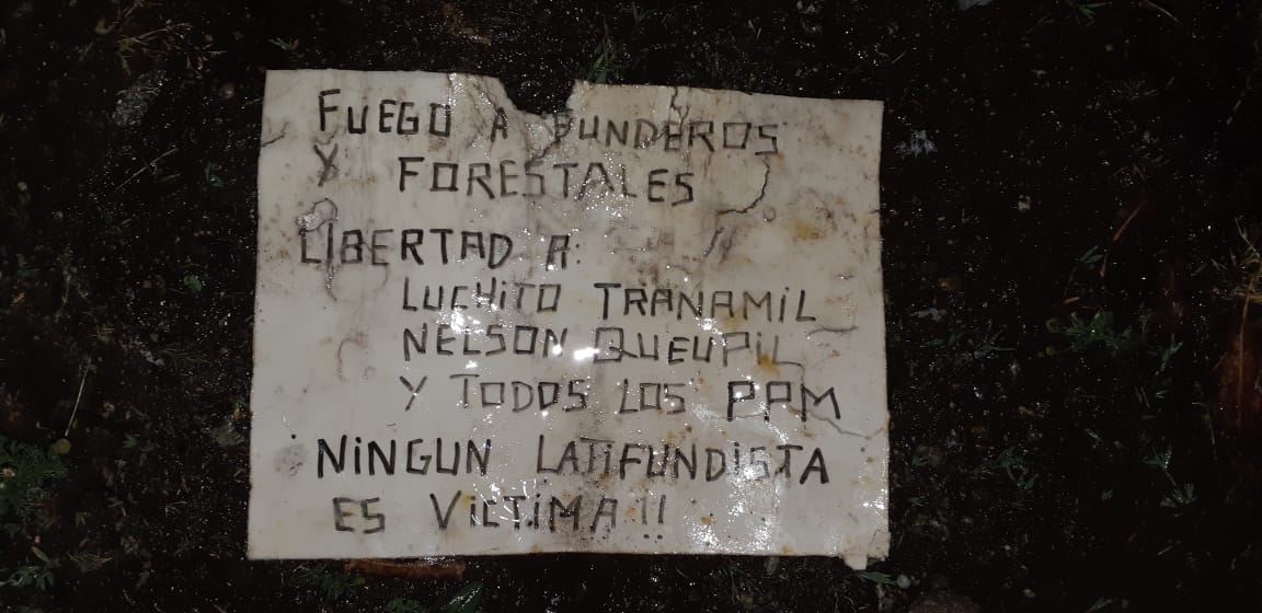 Condenamos atentado en Fundo Racahue, #Lanco, donde grupo terrorista  Weichán Auka Mapu incendió un galpón e intentó quemar la administración. Nuevamente el predio y la región son víctimas del terror Cuándo tendremos medidas que garanticen el cumplimiento del estado de derecho?