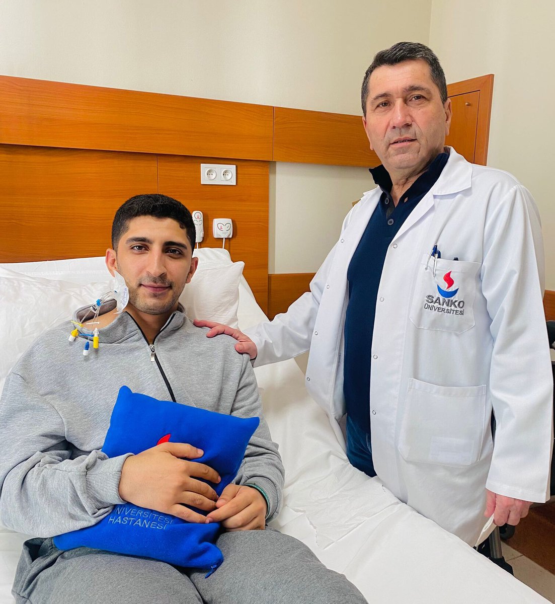 Kalbinde 5 delik bulundu... Gaziantep’te kalbinde 5 delik olduğu belirlenen Fuat Sağlam açık kalp ameliyatıyla sağlığına kavuştu. #ameliyat #doctor #hastalik #human #insan #kalp #kilo #Medical #pandemi #saglik #sankouniversitesi #tedavi #turkiye

doctorsbpm.com/kalbinde-5-del…