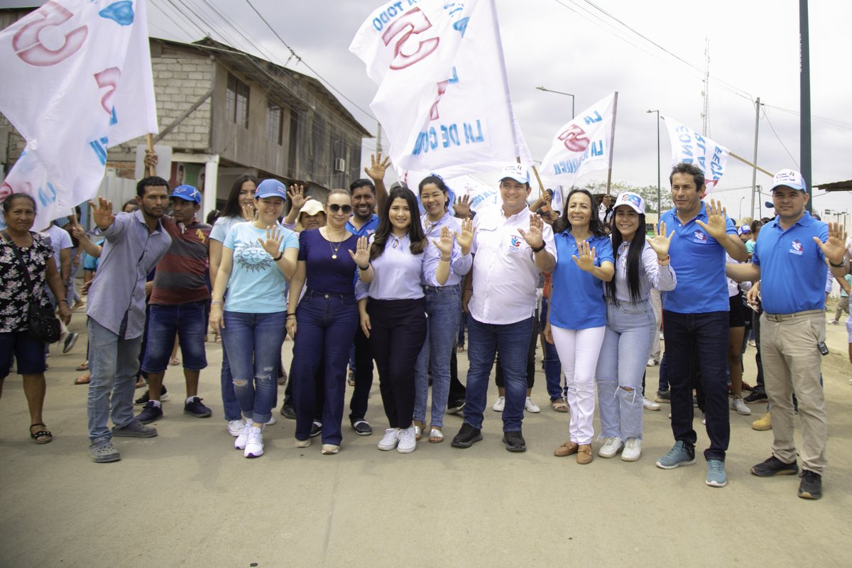 Leoorlandoa's tweet photo. Vamos a seguir haciendo grande a Jama trabajando en equipo con Ma. Emilia Cevallos y todos nuestros candidatos @RC5Oficial
¡Venceremos! ✊🏼 https://t.co/yVQzFOGmNC