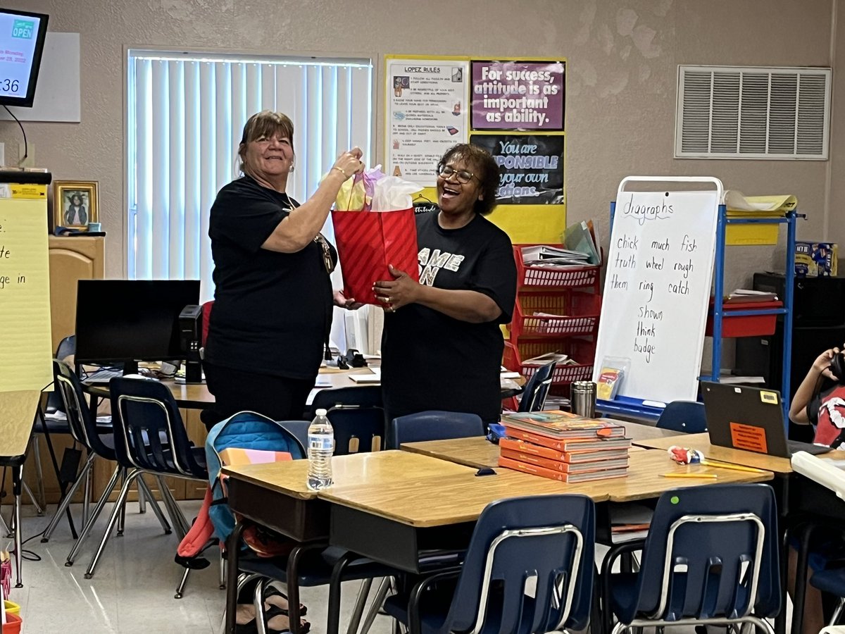 Mrs. Wenger tweet media