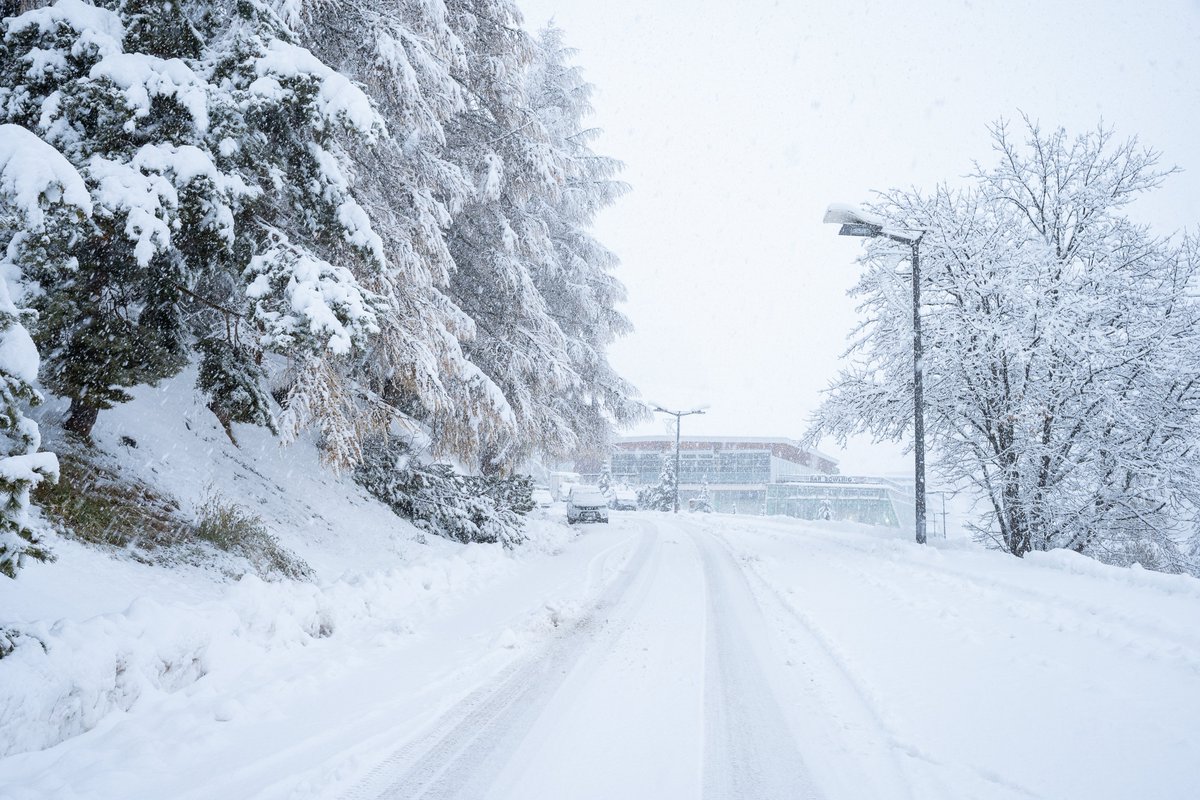 J- 1 avant l’ouverture d’Orcières Merlette 1850 ! ⛷ Ce début d'hiver démarre sous les meilleurs auspices...❄❄😍
La station ouvre en continu dès samedi 10 décembre, et ce jusqu'au dimanche 16 avril 2023 ! <a href="/FranceMontagnes/">francemontagnes</a>  
<a href="/hautesalpes/">Hautes Alpes</a>