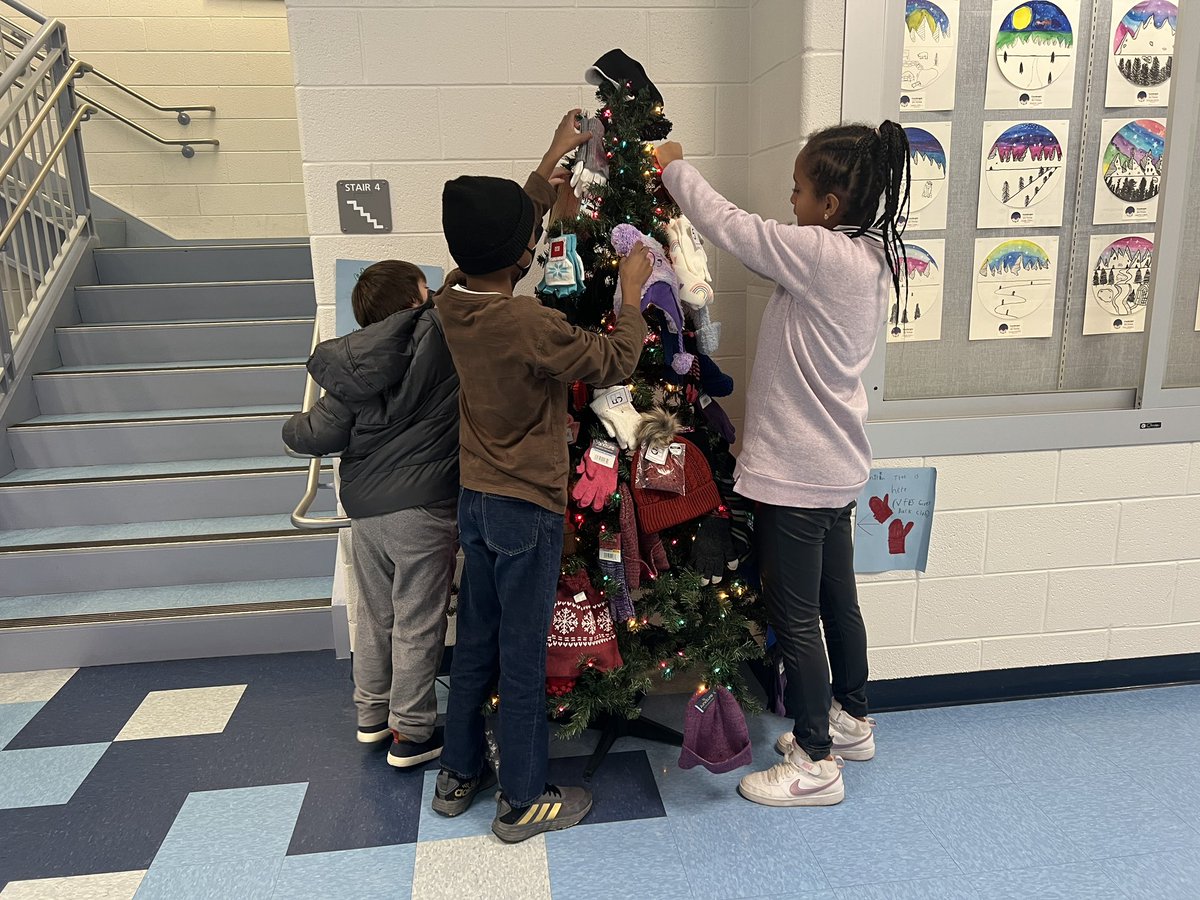 The mitten and hat tree sponsored by the VFES Gives Back Club is continuing to grow! <a href="/MrsTStaab/">Tracey Staab (she/her)</a> <a href="/VincentFarmBCPS/">VincentFarmBCPS</a>