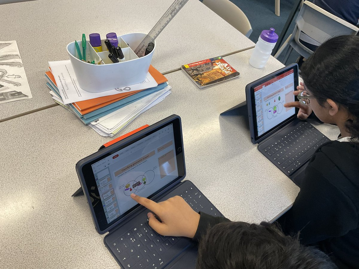 MrOBooth_HT's tweet photo. This morning we have been classifying geometric shapes as part of our maths learning.  We used technology to allow us to physically move the shapes into the correct place on our Carroll and Venn diagrams. https://t.co/xEAiQ7K7Ze