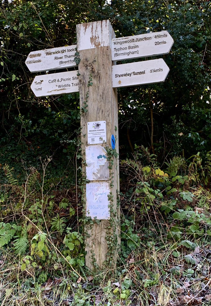 wanderlost_the's tweet photo. Robust signage on the Grand Union Canal counting down the mileage to Brentford and Birmingham.
#fingerpostfriday  
@FingerpostFri @CRTWestMidlands https://t.co/w2CXFpf5V9