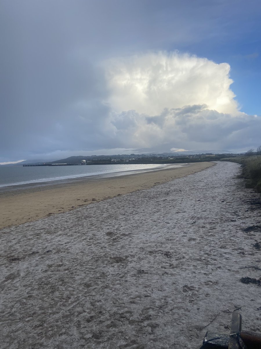 jobfairyni's tweet photo. It’s definetly cold 🥶outside but didn’t stop us having our Friday swim 😉 with ice on the sand #seaswimming #Donegal #ludden #sneachta https://t.co/DAqLOWrFpO