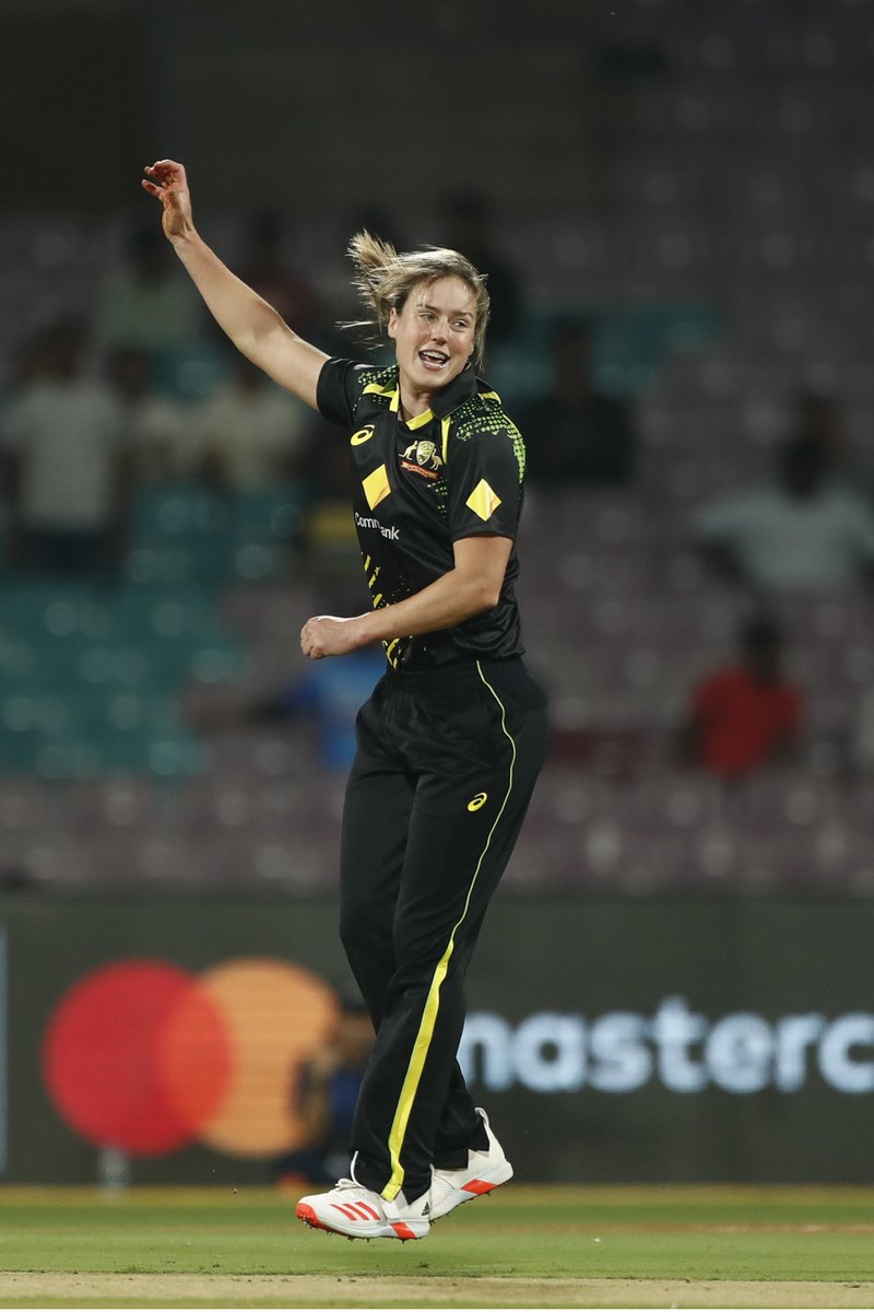 AusWomenCricket's tweet image. Ellyse Perry's got 2-fa in Mumbai! 

India 2-45 (4.5), watch live via Kayo or Foxtel: cricketa.us/INDvAUS-1