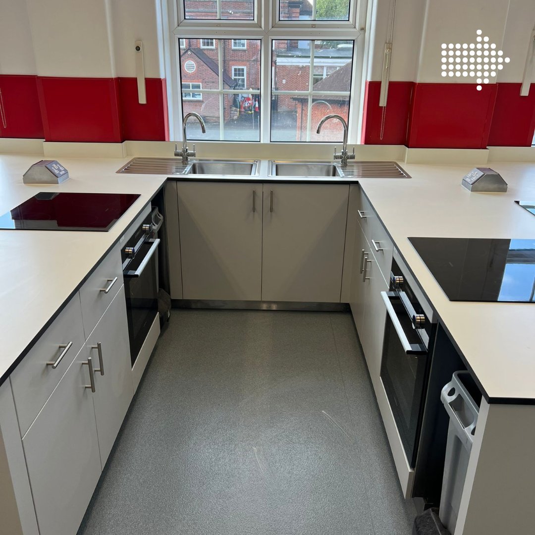 Proline_Corp's tweet photo. A recent college installation with South East Commercial Kitchens

The training stations and kitchens look almost domestic but are built to #Proline high standard using @TrespaTweets #worktops and #Formica laminate.

#ProjectsByProline #counters #BespokeCounters #BespokeWorktops https://t.co/LfGsw681WW