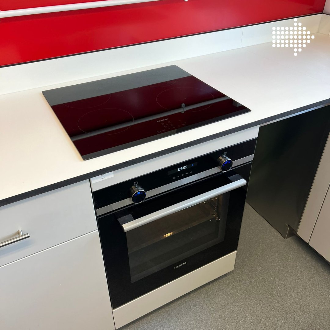 Proline_Corp's tweet photo. A recent college installation with South East Commercial Kitchens

The training stations and kitchens look almost domestic but are built to #Proline high standard using @TrespaTweets #worktops and #Formica laminate.

#ProjectsByProline #counters #BespokeCounters #BespokeWorktops https://t.co/LfGsw681WW