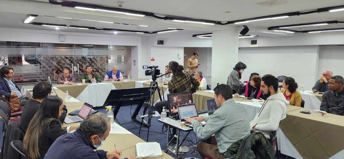 DAFP_COLOMBIA's tweet image. #AEstaHora se desarrolla en el #DAFP el encuentro 'Nuevas Formas de Despliegue de lo Humano en la Función Pública'. Un espacio para identificar y compartir experiencias significativas que fortalezcan y acerquen el Estado a los territorios. 

#EstamosConLosTerritorios