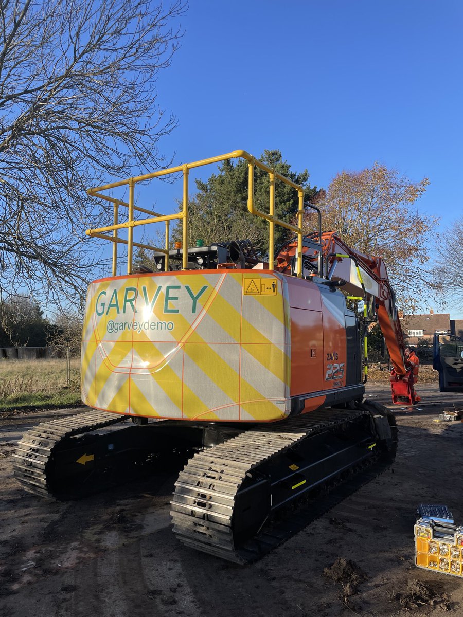 New hitachi 225-7 reduced swing full demo spec excavator delivered this morning from ⁦@hitachi_uk⁩.
Featuring all the latest safety features and high vis graphics.