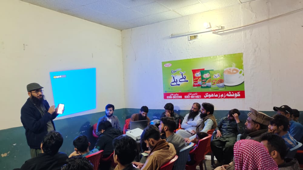 vickyjay602's tweet photo. ممتازآباد ملتان میں اس وقت نوجوانوں کی رہنمائی کے لیے سوشل میڈیا ورکشاپ کا انعقاد کیا گیا ہے #SMW_MULTAN
#Mumtazabad https://t.co/IOIFdkufUg
