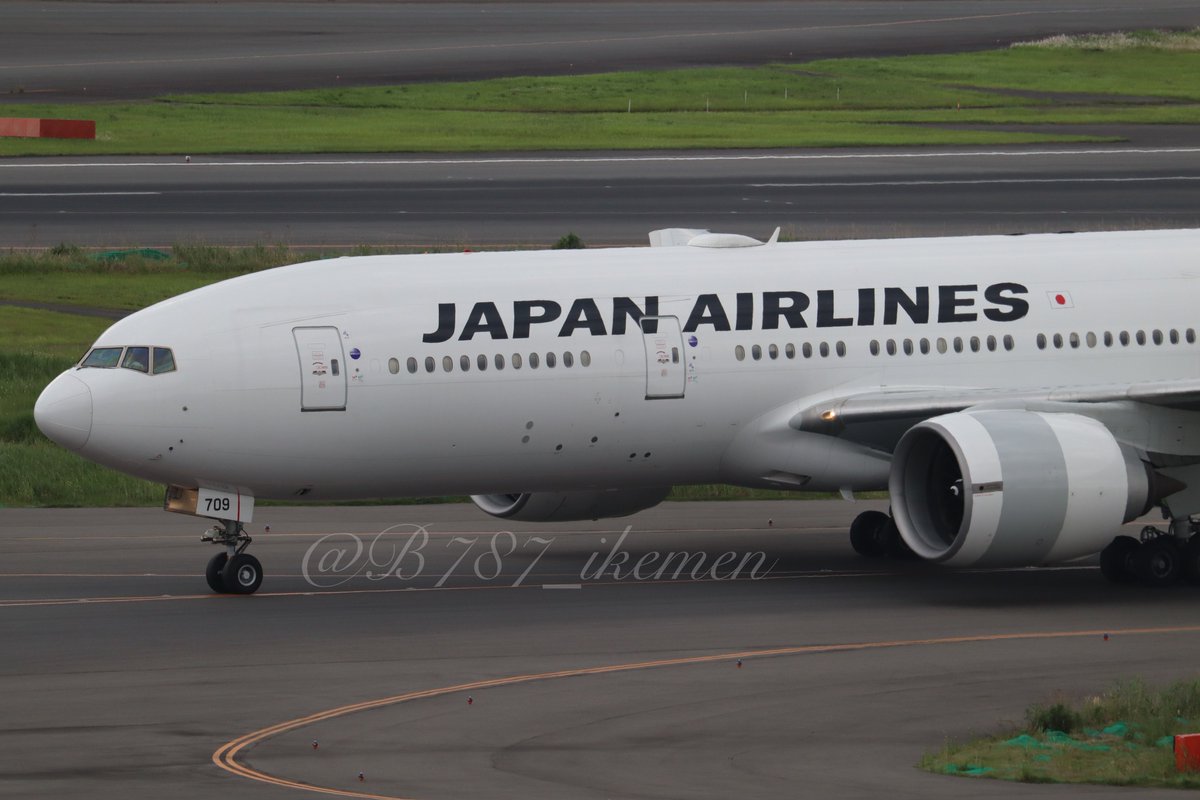 natsumi_787's tweet photo. JA709Jの離日早かったな、、、。
乗ることは叶わなかったけど、パイロットさんが盛大にファンサービスをしてくれて嬉しかった😌❤️
特徴的なエンジンもかっこ良くてお気に入りだった!
撮らせてくれてありがとう!!
大好き!!!
#JAL
#B777
#トリプルセブン
#JA709J https://t.co/fUaJYGbRaA