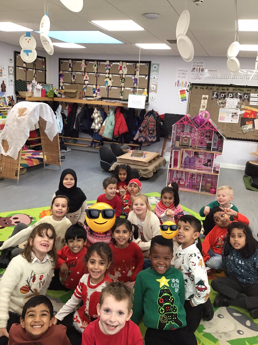 Kingfishers are looking very festive in their Christmas jumpers! <a href="/kestrelmead/">Kestrel Mead Primary Academy</a> #ChristmasJumperDay  🌲 🎅 ⛄️