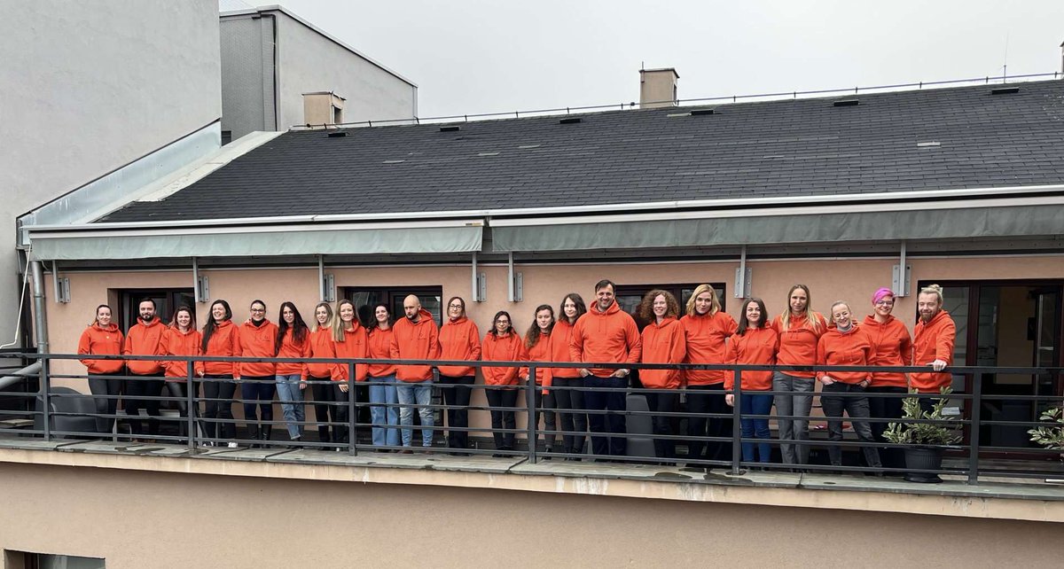 ciklopea's tweet photo. Orange is the new black! 🍊⚫️ 👇

Meet the Ciklopea team in their new branded hoodies today. 

Have a good Friday everyone! ❄️ ⛄️

#ciklopeateam #orangeciklopea #fridayattheoffice https://t.co/4VQ7qLiYNG
