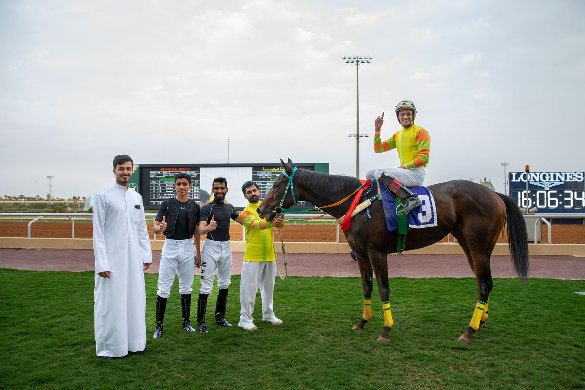 اللهم لك الحمد حتى ترضى،
ولك الحمد اذا رضيت ولك الحمد بعد الرضا
اللهم لك الحمد حمدًا كثيرًا طيبًا مُباركًا فيه
ملءُ السماوات والأرض وما بينهما ￼
💛💚