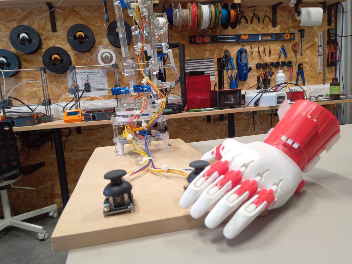 Dans 23 jours, Familles Solidaires fêtera ses 10 ans ! L’occasion pour nous de revenir sur 10 ans de projets, d’idées et de belles réalisations !

Aujourd’hui nous vous parlons de notre Fablab : <a href="/labhidouille/">Fablab LabHIdouille</a> 

Pour continuer à nous soutenir : bit.ly/10-ans-famille…