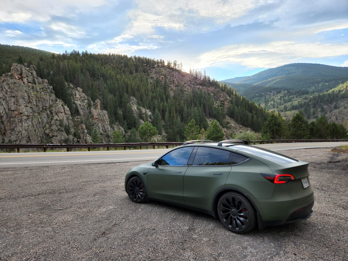 MetroRestyling's tweet photo. Avery Matte Olive Green Wrapped by Noa DeNova
.
#metrorestyling #elitewrappers #paintisdead #vinylwraps #carwrapping #vinylwrapping #vehiclewraps #wrapped #wrappedTesla #TeslaModelY #TeslaWrap https://t.co/HQoG3Nsa3Z